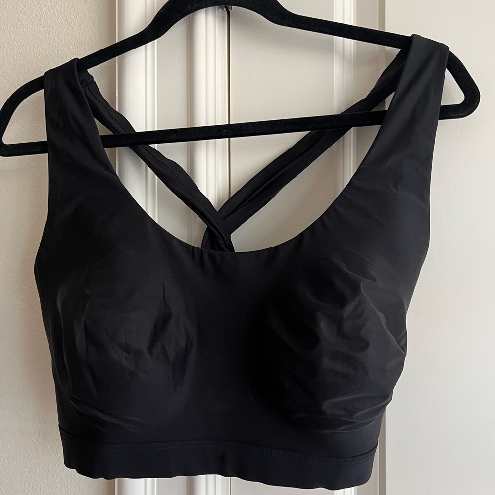 Black Twist Back Sports Bra